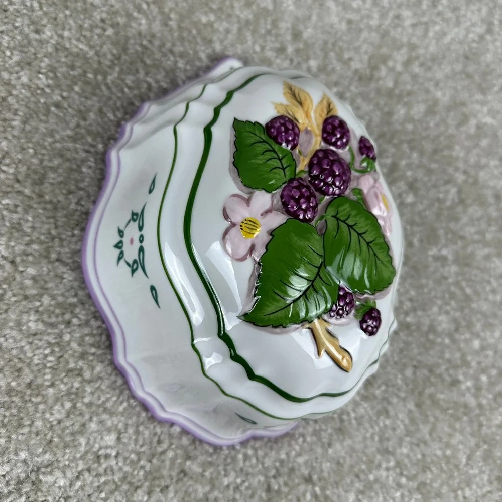 Le Cordon Bleu Franklin Mint 1986 Blackberry Ceramic Jello Mold Wall Decor